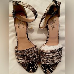 AGL Leather Sandal with Heel. Brown Snakeskin print. Size 10. NEVER WORN.